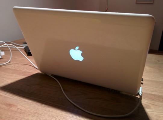 MacBook 13" por Moogerfooger MF-101 Low Pass Filter