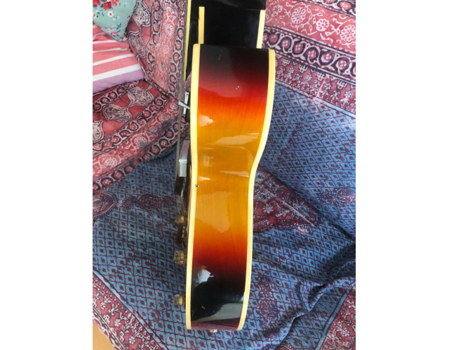 Univox pro jazz box 17