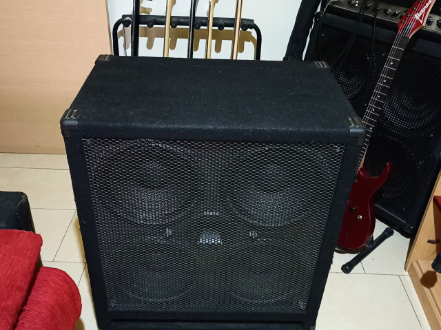 Pantalla bajo Behringer Ultrabass BA 410