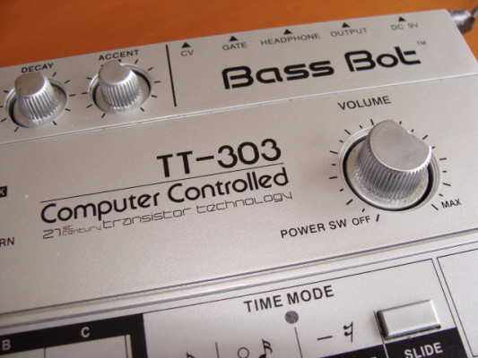 Bassbot TT303 , clone de Roland TB 303
