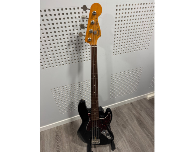 Fender jazz bass avri fretless