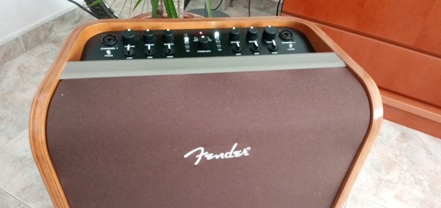 Vendo/cambio amplificador de acústica Fender acoustasonic SFX