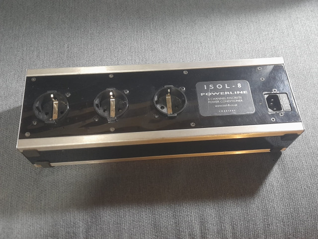 ISOL-8 Powerline