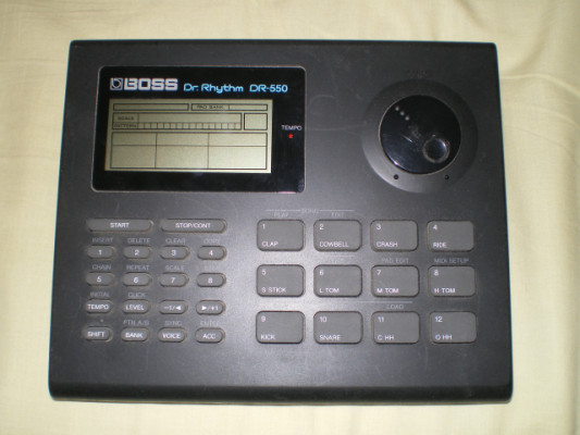 Caja de ritmos Boss DR-550 por  DR-220  ó Volca Beats