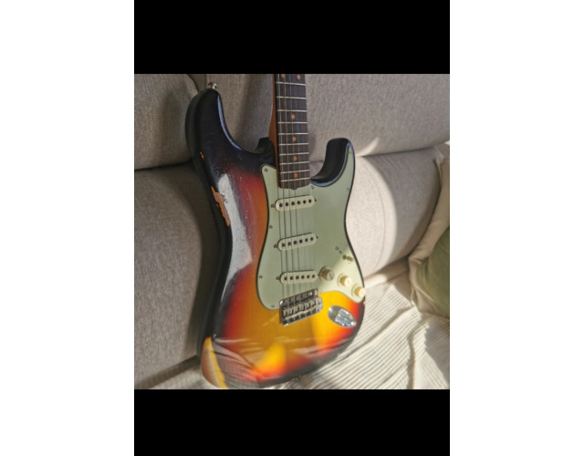 Fender stratocaster sunburts custom shop relic 62