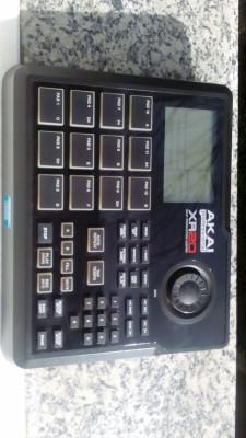 Vendo caja de ritmos Akai xr-20 env. inc