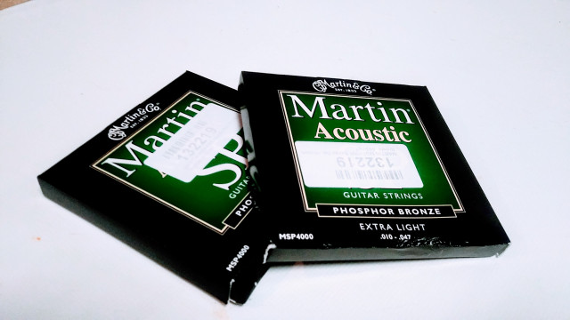 2 juegos de cuerdas para guitarra acústica Martin, Extra Light 010-047
