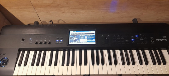 Teclado Korg Krome 61