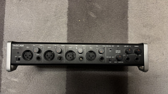 Tascam US-4x4 Interfaz de Audio