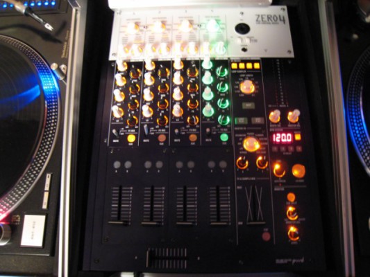 Cambio/Vendo: Mixer y controladora digital-analogico Korg Zero4