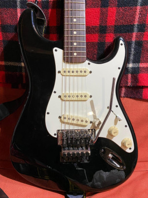 Fender strato mex por bc rich mockingbird st