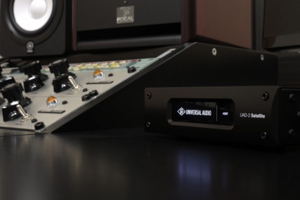 O CAMBIO Universal Audio UAD-2 Satellite USB quad