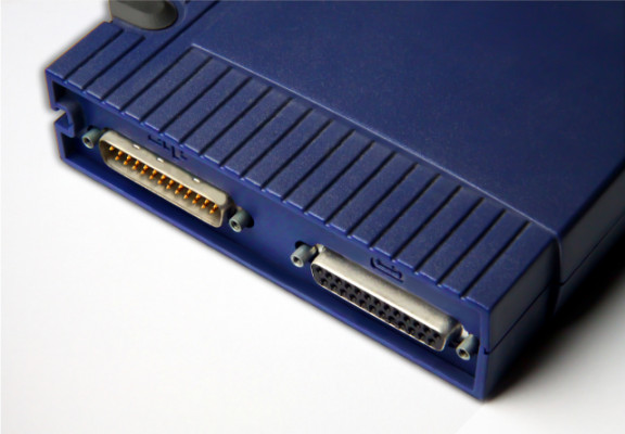 UNIDAD IOMEGA ZIP 100 MB con conexión por puerto paralelo. Modelo Z100S2.
