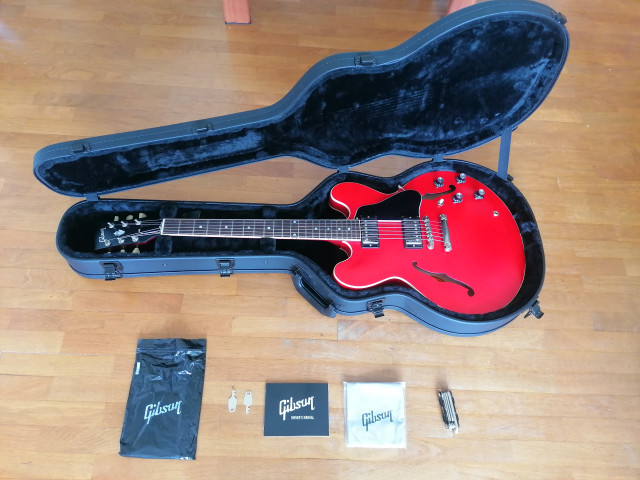 Gibson ES-335 Satin Cherry del 2022