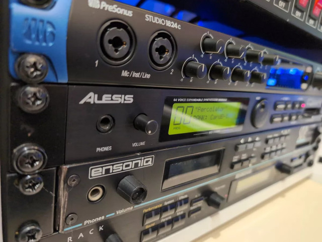 Alesis QSR