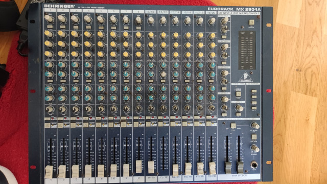 Behringer EURORACK MX2804A 28IN+4BUS