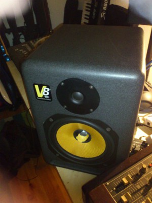 KRK V8 monitor estudio