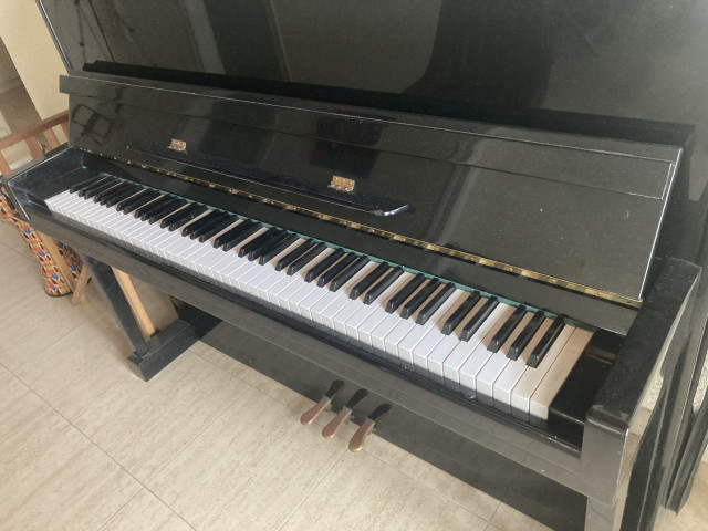 Piano vertical