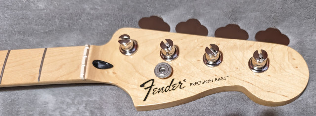 Fender Precision Player mástil arce (afinadores Kluson y cejilla hueso)