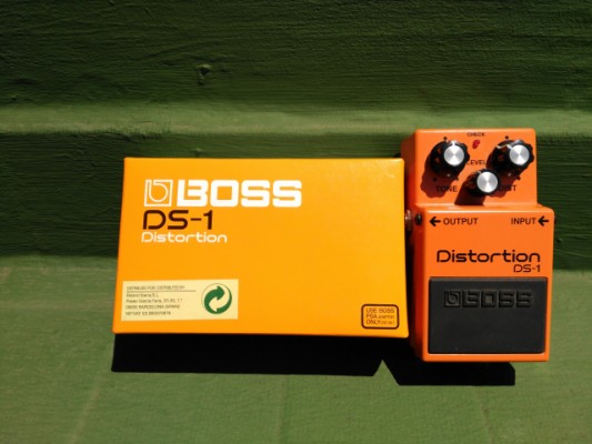 BOSS DS-1 pedal para guitarra
