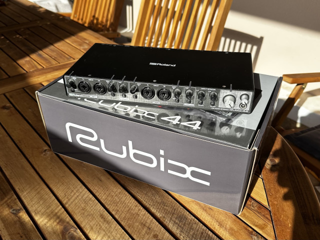 Roland Rubix44