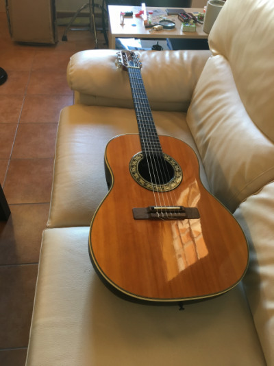 Guitarra Ovation electroacustica modelo "Country Artist"