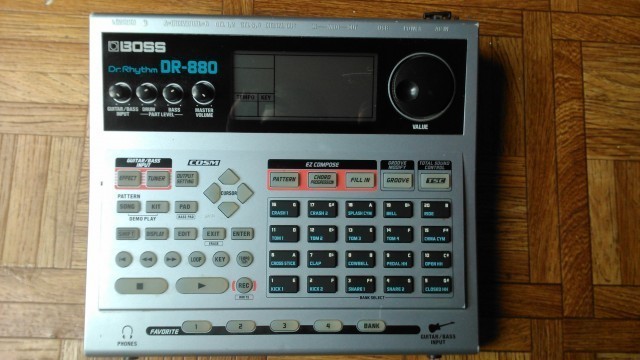Caja de ritmos gama alta Boss DR - 880 con bolsa de transporte