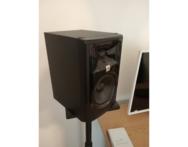 Monitores JBL 305p mkii regalo soportes.