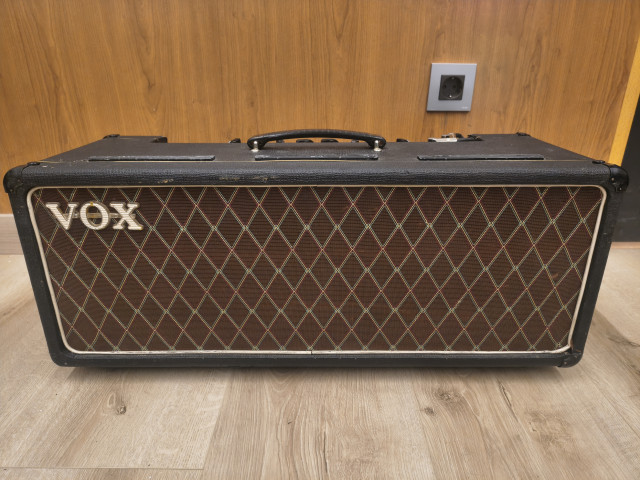 Vox ac30 1965 con Transformadores Woden, reconvertido a cabezal.