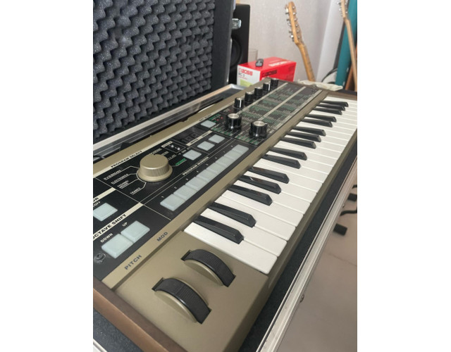 Korg microKORG + Flight Case Thon Microkorg