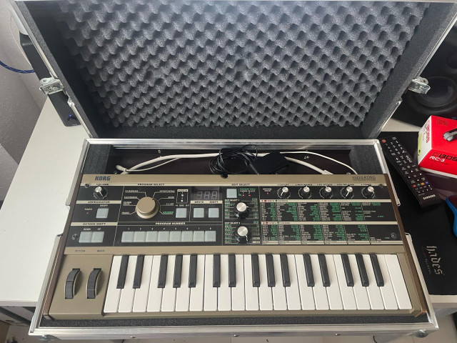 Korg microKORG + Flight Case Thon Microkorg