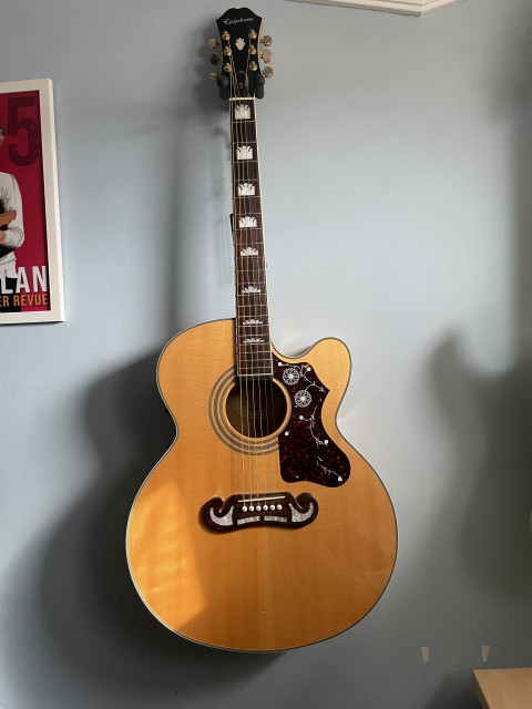 Vendo mi arsenal!!!!! Epiphone LP Standard y Epiphone ej200 electroacústica