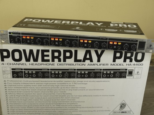Behringer Powerplay Pro HA4400  Distribuidor/Amplificador de Auriculares
