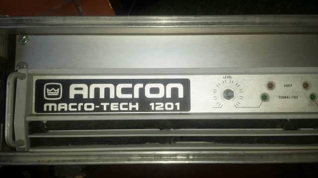 etapa AMCRON macro-tech 1201 + flight case con conexiones