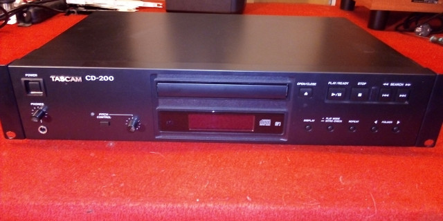 TASCAM CD200