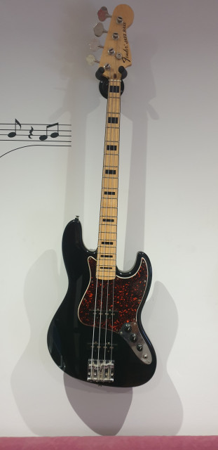 O cambio Fender Jazz Bass Japan Limited edition