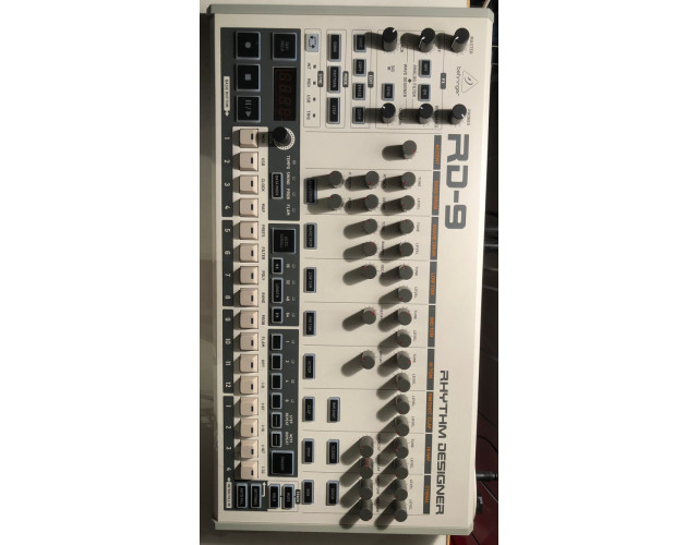 Behringer RD-9  (909 clon)