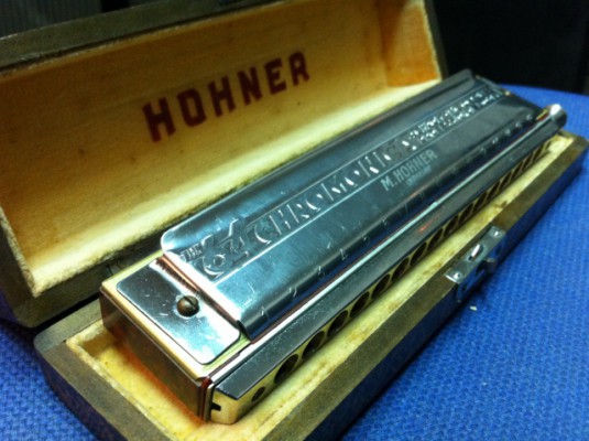 O cambio Hohner 'The 64 Chromonica Professional Model'