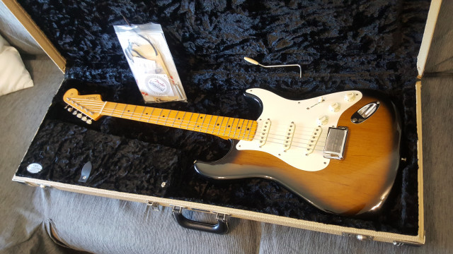 Vendo Fender Stratocaster Eric Johnson 2TS