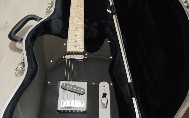 Squier Telecaster Bullet FSR con case