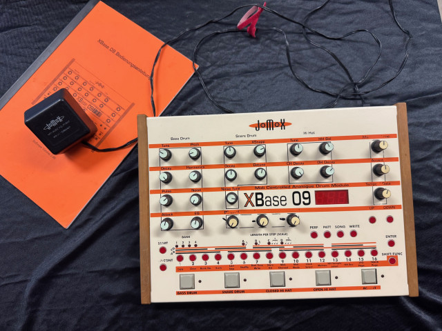 Caja de ritmos Jomox XBase 09