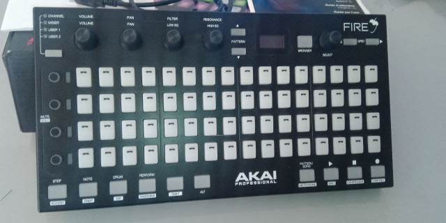 AKAI Fire - Controlador para FL Studio