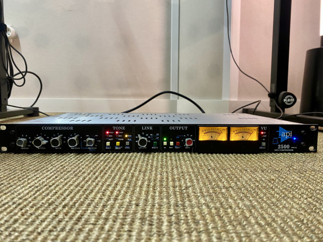 API 2500 Stereo Bus Compressor