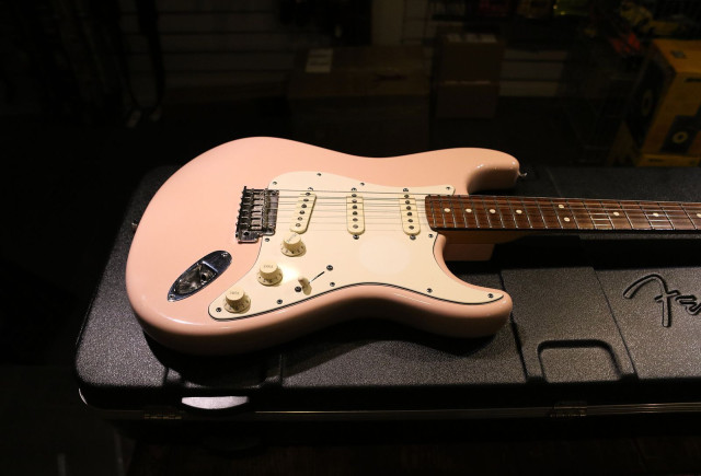 Fender Stratocaster FSR American Standard Shell Pink