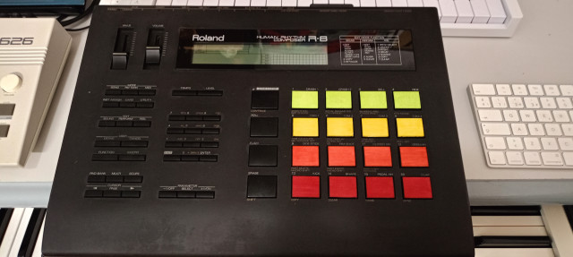 Roland R8 + tarjeta (CAMBIO)