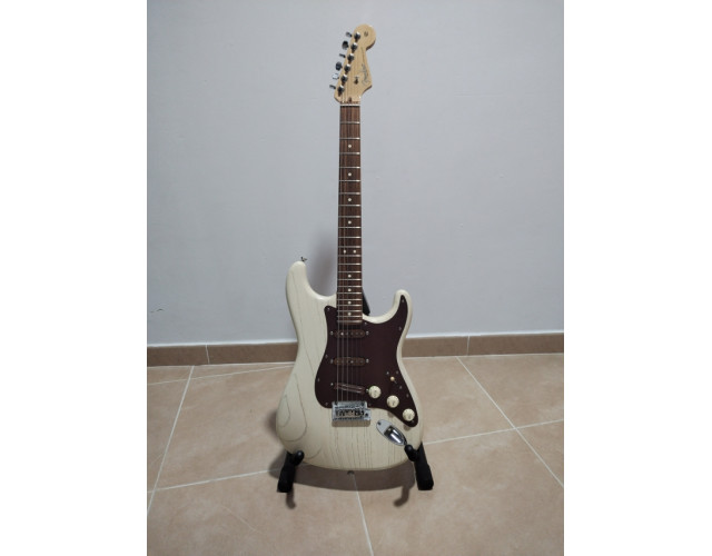 Fender FSR American Stratocaster Rustic Ash. 3,1 kg