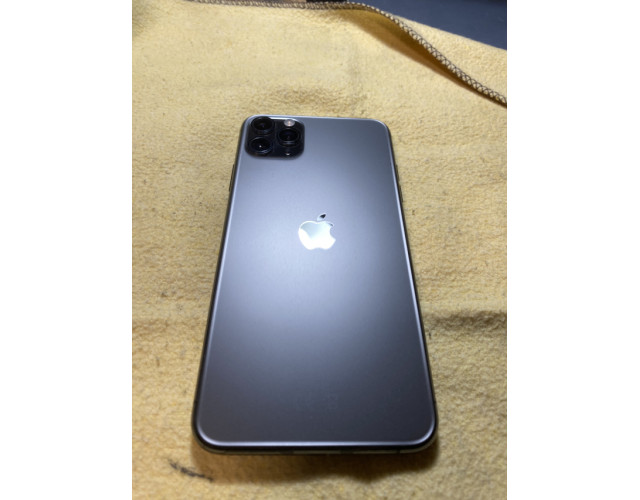 iPhone 11 Max Pro impoluto