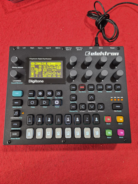 Elektron Digitone + deksaver