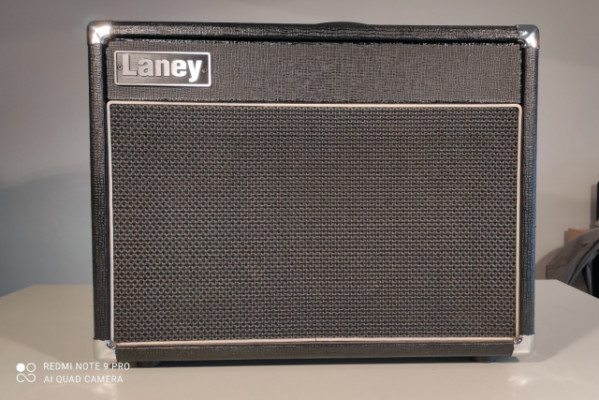 Amplificador Laney VC30 112 por Fender Blues Junior III