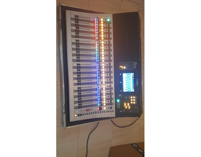 YAMAHA TF5